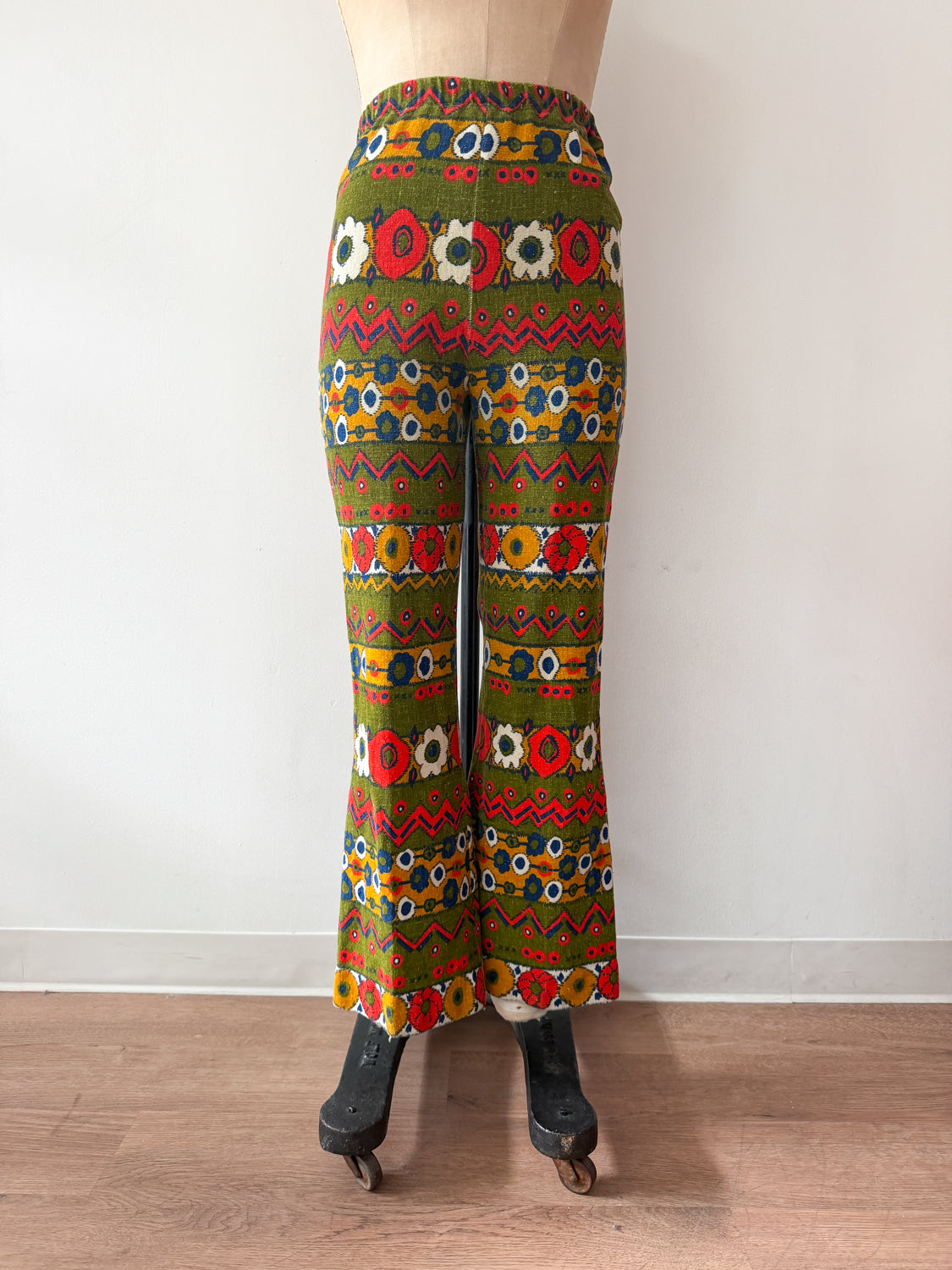1960s Vintage Barkcloth Psychedelic Floral Zig Zag Bellbottom Pants