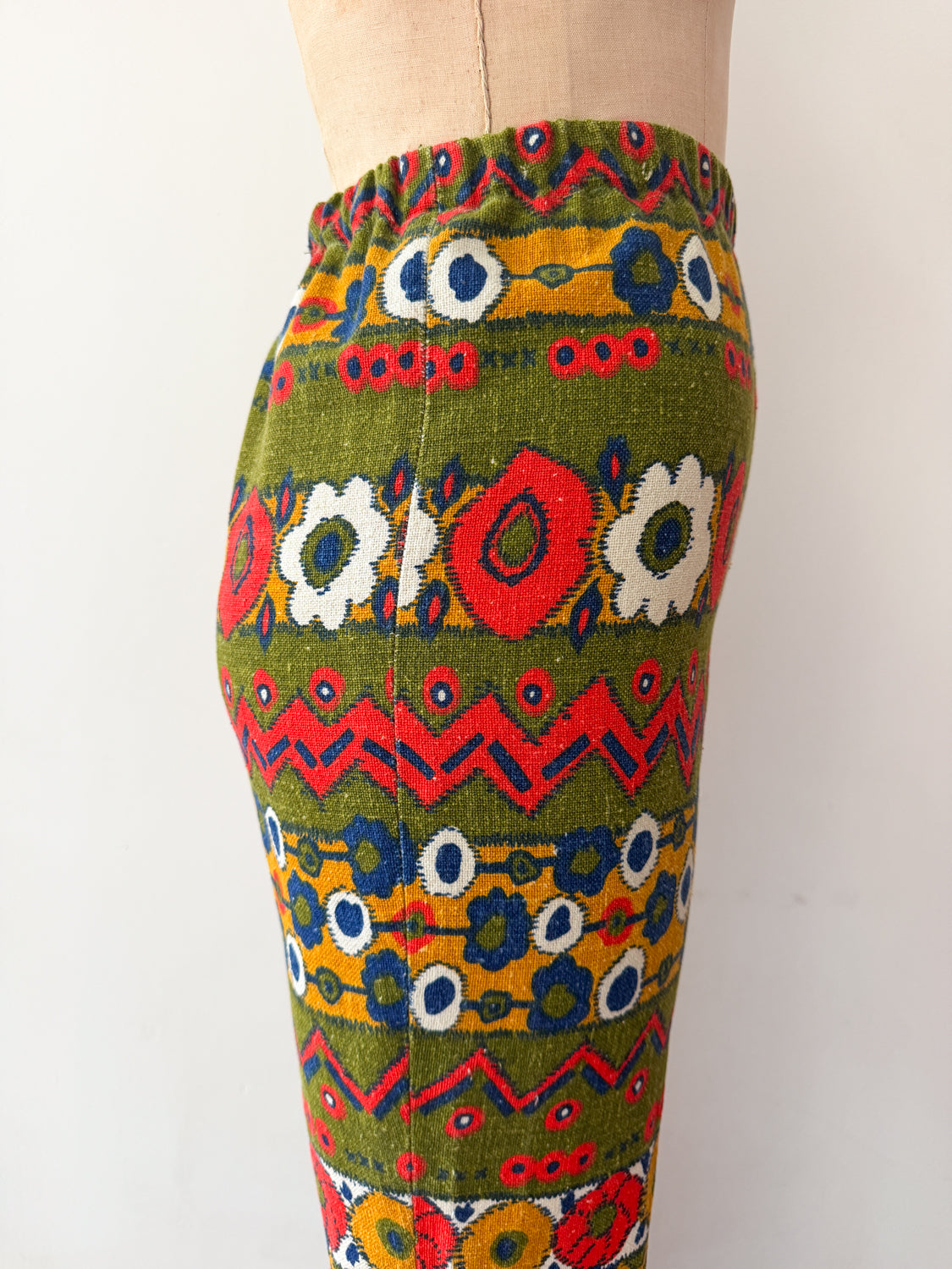 1960s Vintage Barkcloth Psychedelic Floral Zig Zag Bellbottom Pants