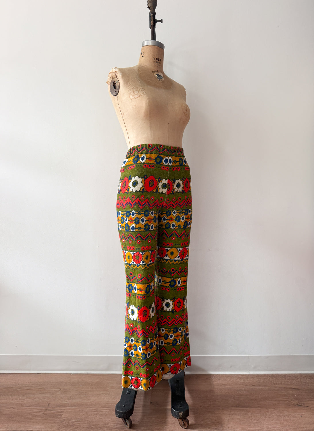 1960s Vintage Barkcloth Psychedelic Floral Zig Zag Bellbottom Pants
