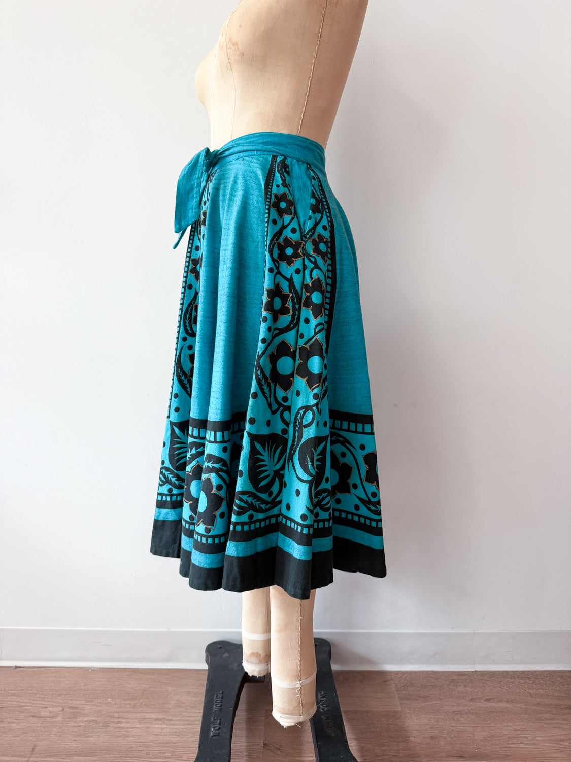 1950s Vintage Maya de Mexico Teal Floral Cotton Patio Full Circle Skirt