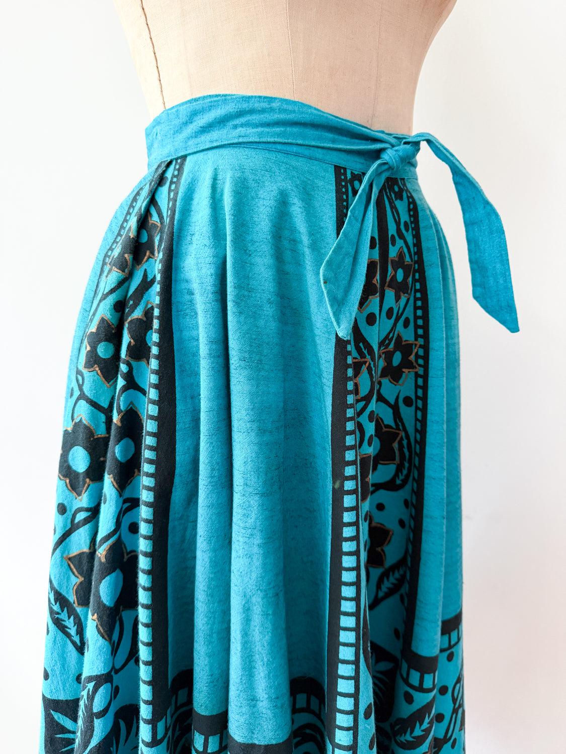 1950s Vintage Maya de Mexico Teal Floral Cotton Patio Full Circle Skirt