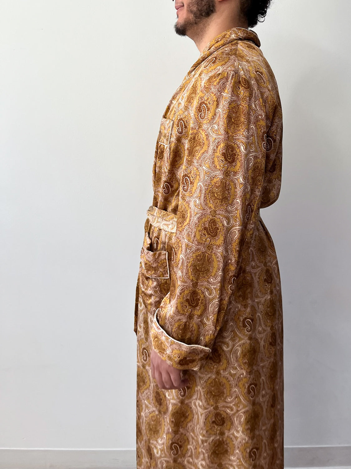 1960s Vintage Yellow Paisley Lined Multi-Pocket Robe