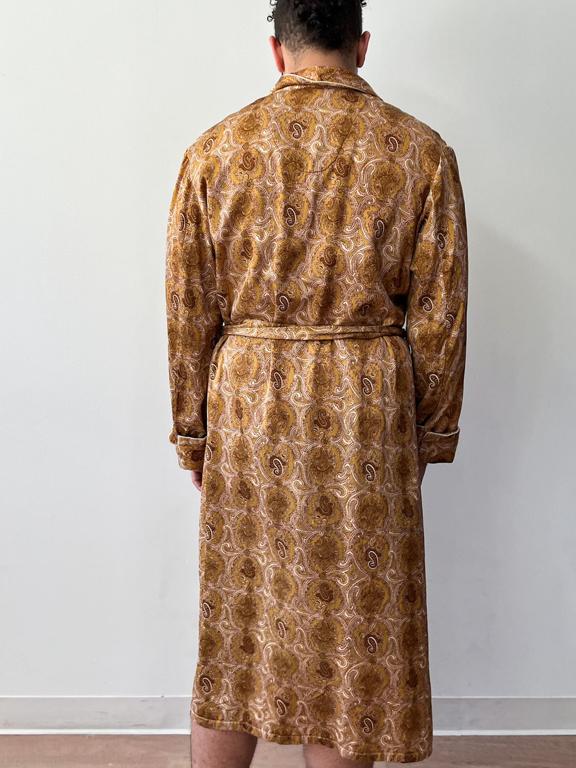 1960s Vintage Yellow Paisley Lined Multi-Pocket Robe