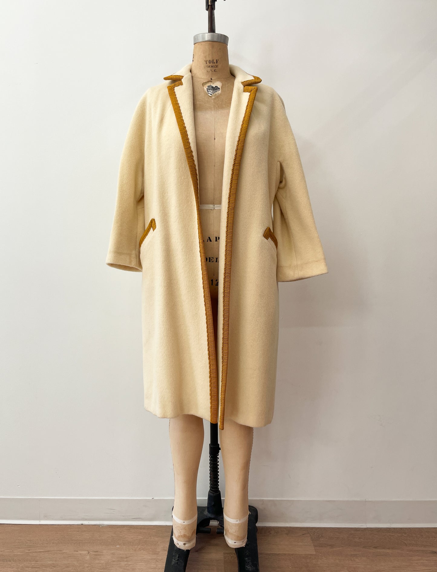1960s Vintage Cream Wool Open Coat with Golden Trim