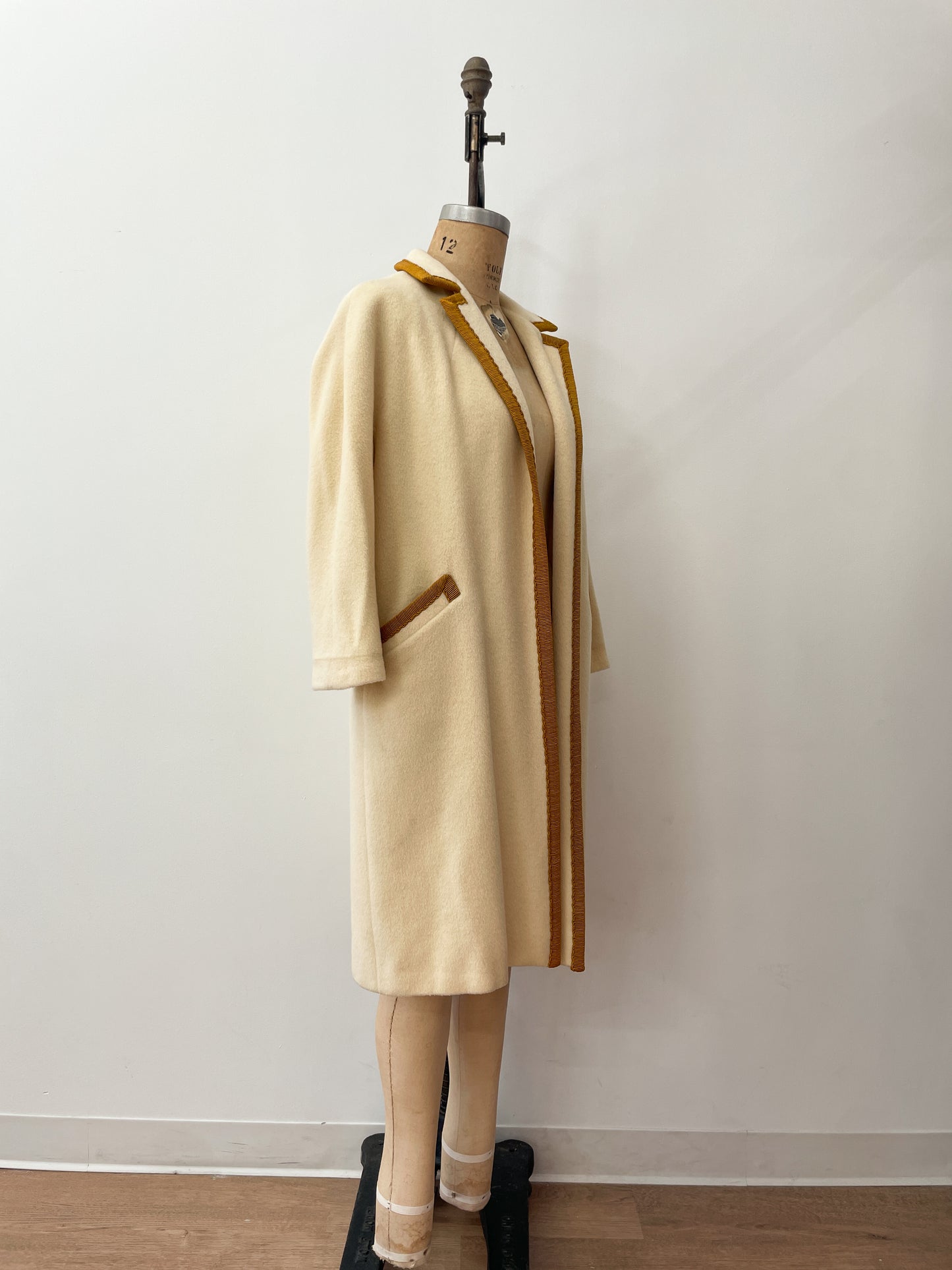 1960s Vintage Cream Wool Open Coat with Golden Trim