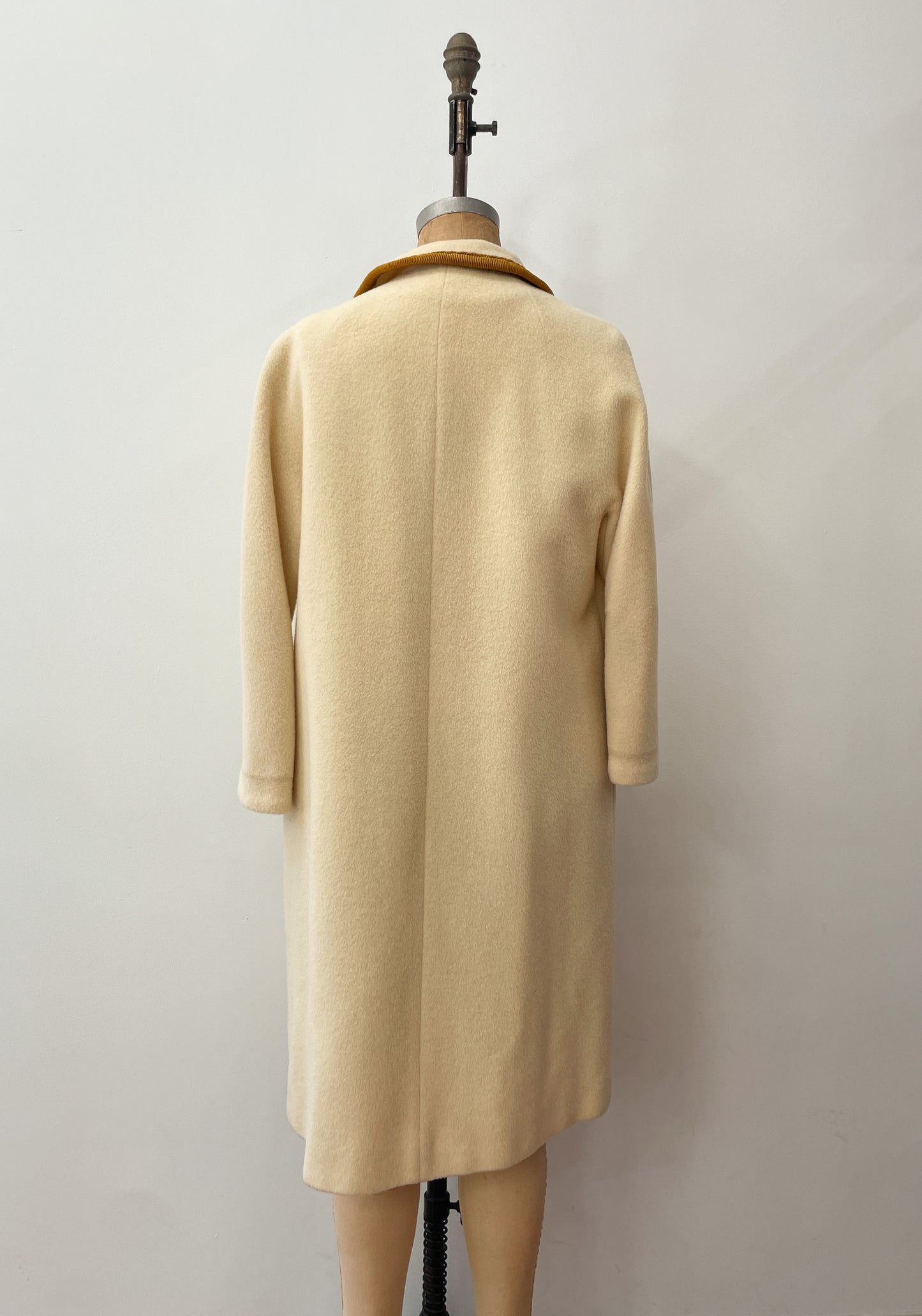 1960s Vintage Cream Wool Open Coat with Golden Trim