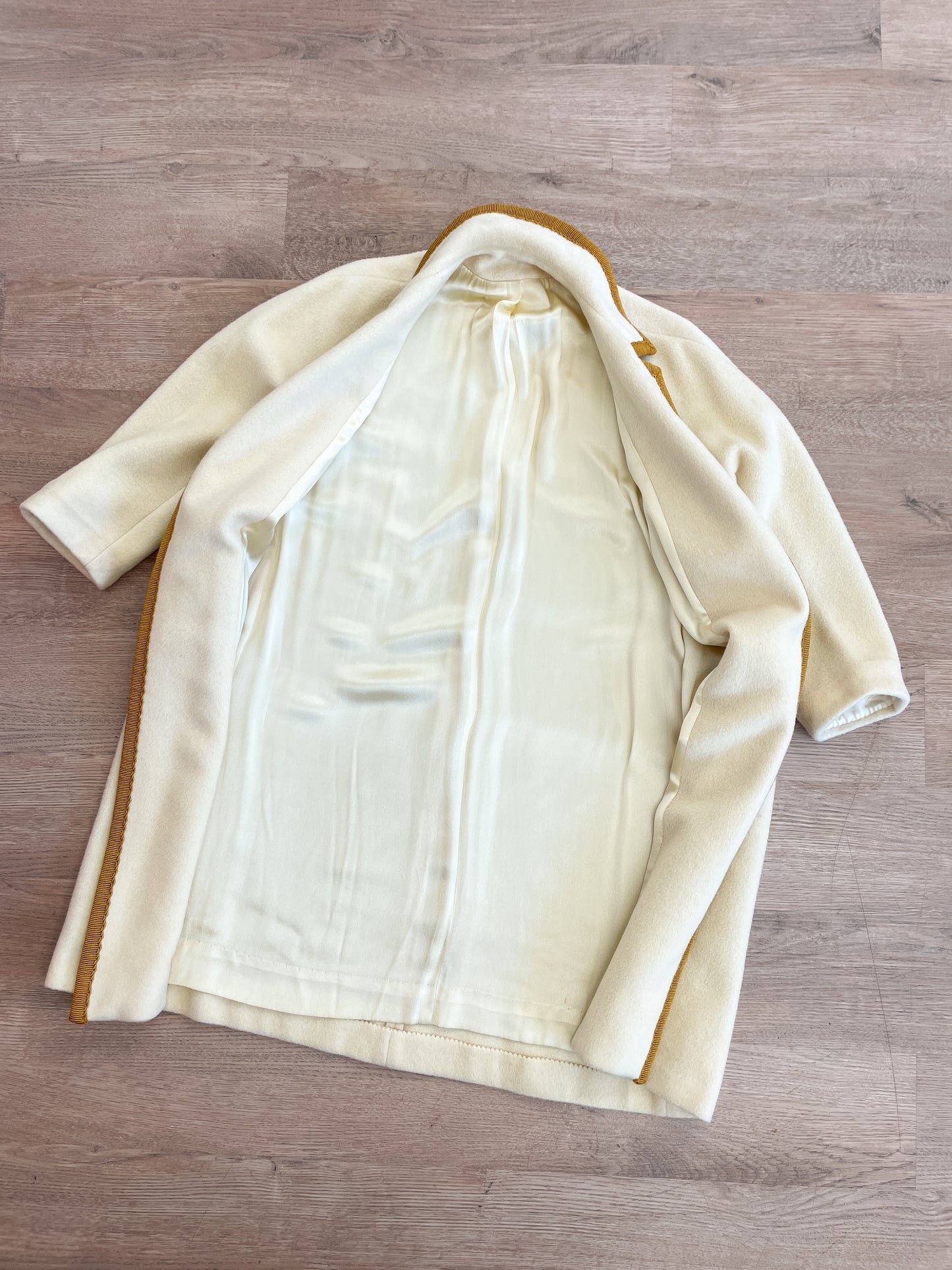 1960s Vintage Cream Wool Open Coat with Golden Trim