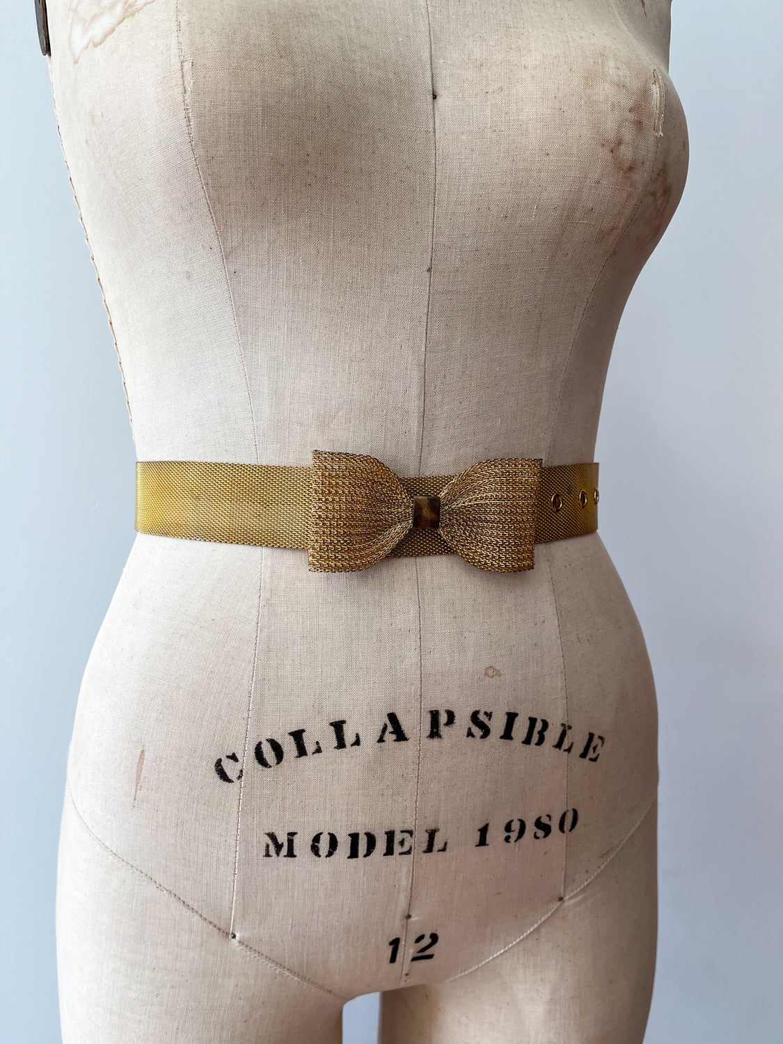 1980s Vintage Gold Tone Big Bow Metal Belt