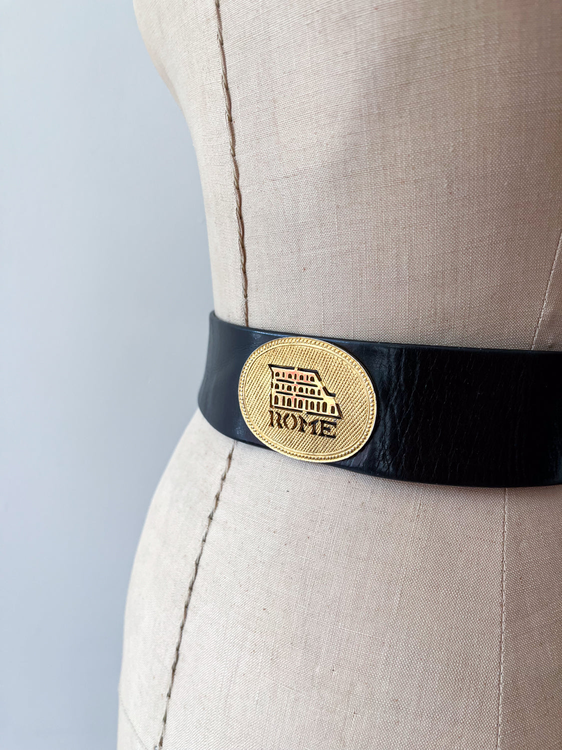 1950s Vintage Saks 5th Avenue World Traveler Cities Leather Belt