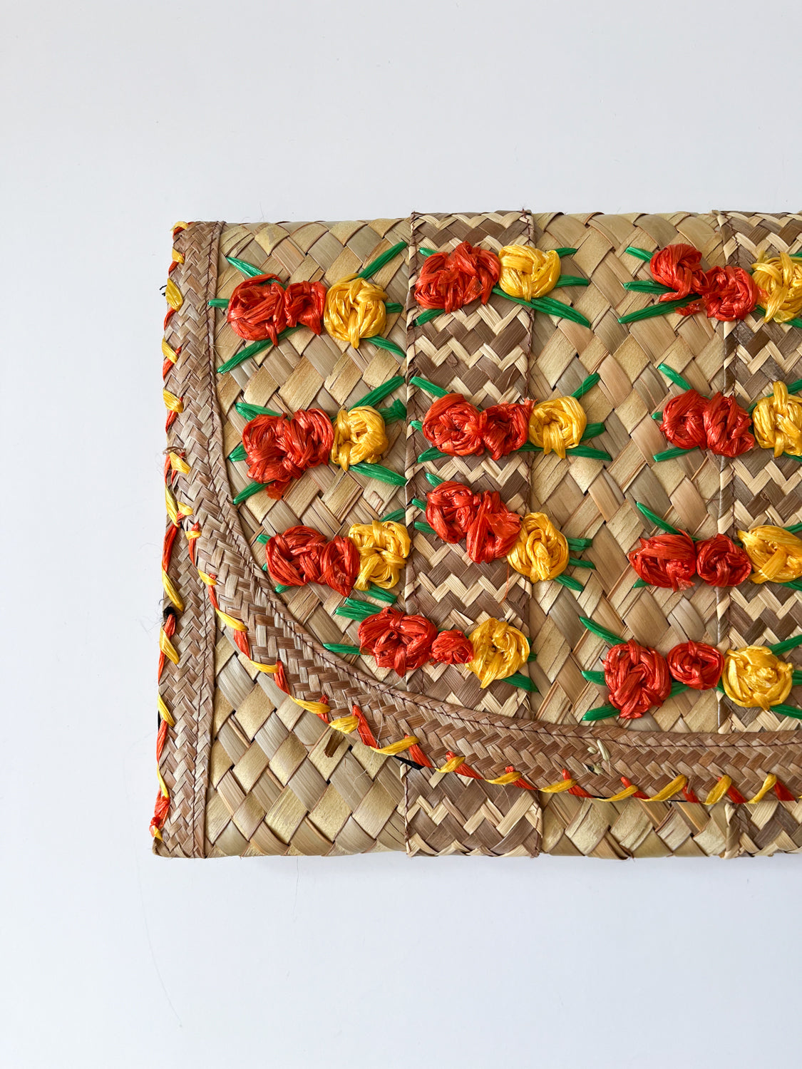 1970s Vintage Floral Woven Raffia Clutch Purse