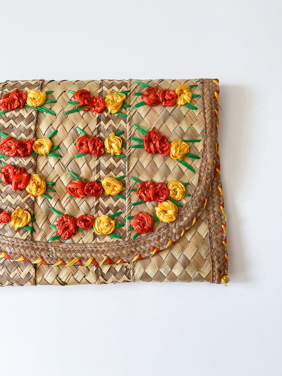 1970s Vintage Floral Woven Raffia Clutch Purse