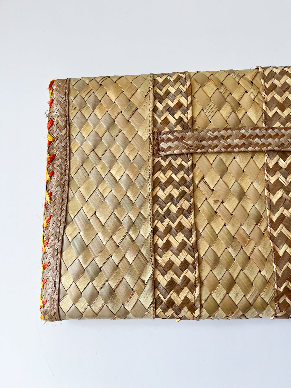 1970s Vintage Floral Woven Raffia Clutch Purse